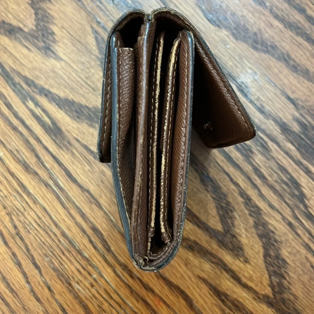 Louis Vuitton Wallet - Picture 7 of 9
